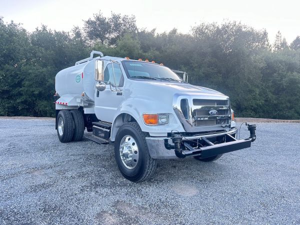 2015 Ford F750 2 Axle Water Truck front side