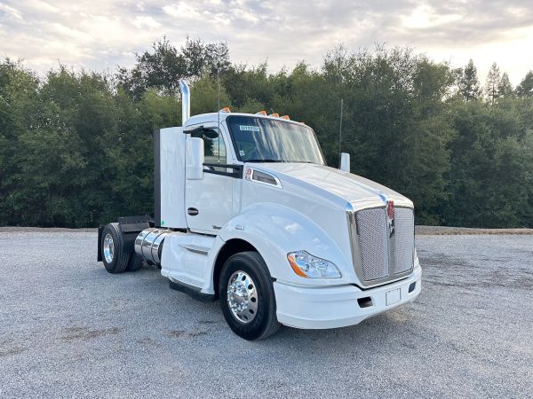 2018 Kenworth T680 2 Axle Tractor