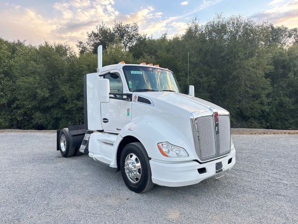 2018 Kenworth T680 2 Axle Tractor