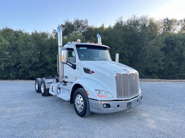 2019 Peterbilt 579 3 Axle Tractor