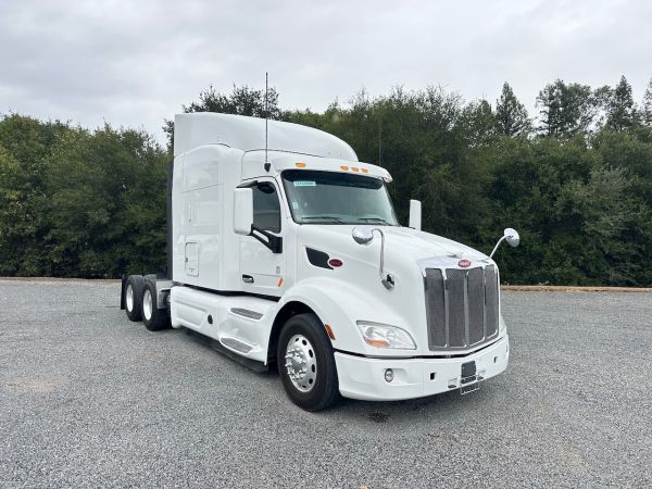 2018 Peterbilt 579 3 Axle Sleeper Tractor