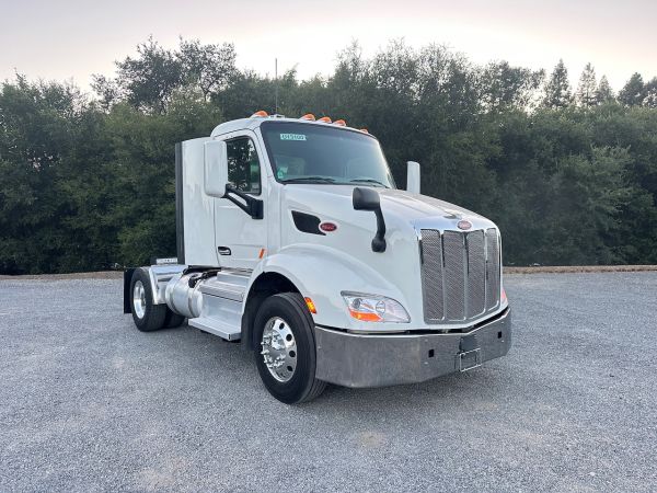2021 Peterbilt 579 2 Axle Tractor