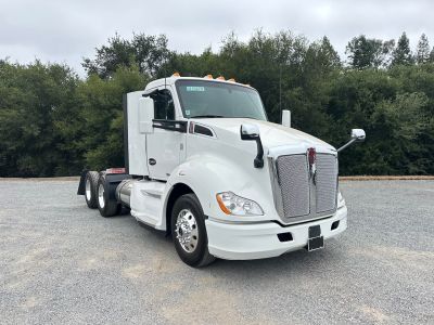 2021 Kenworth T680 3 Axle Tractor