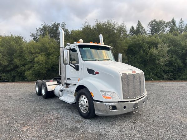 2019 Peterbilt 579 3 Axle Tractor