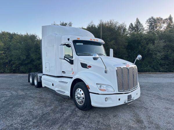 2018 Peterbilt 579 3 Axle Sleeper Tractor