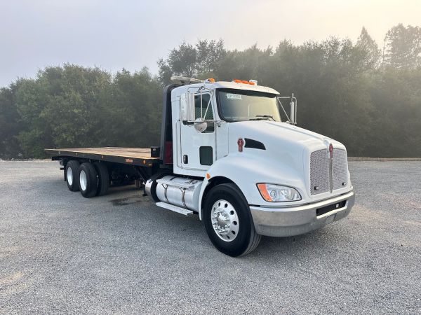 2016 Kenworth T370 3 Axle Roll-Back Truck front view