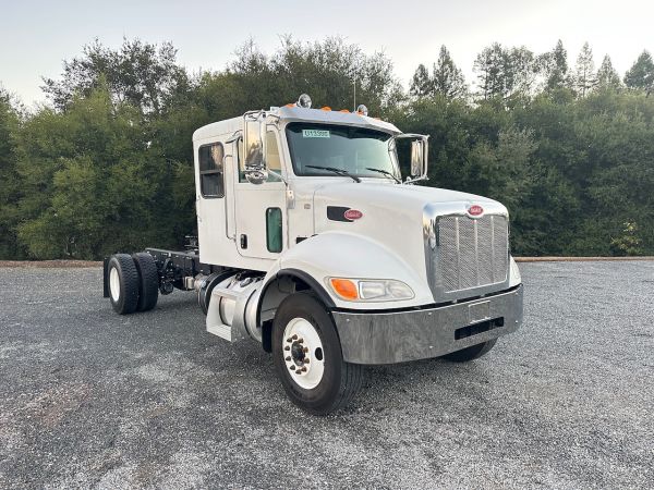 2016 Peterbilt 337 2 Axle Cab & Chassis Truck