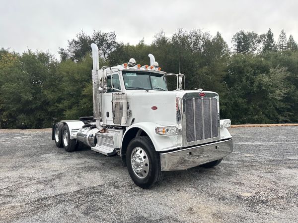 2020 Peterbilt 389 3 Axle Tractor