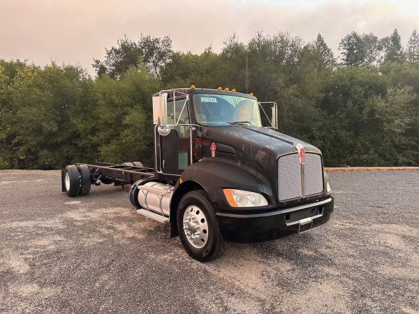 2017 Kenworth T270 2 Axle Cab & Chassis Truck