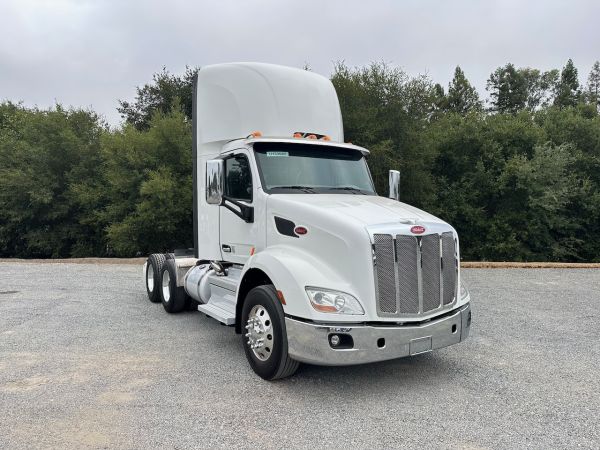 2018 Peterbilt 579 3 Axle Tractor