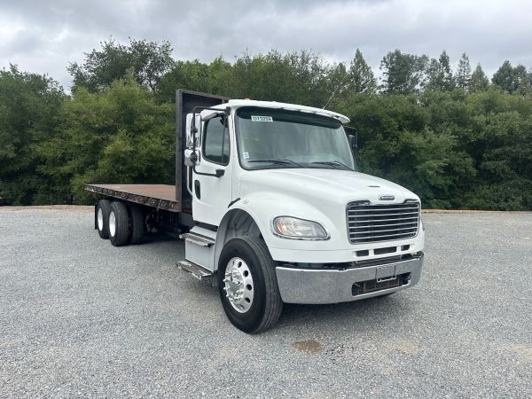 2014 Freightliner M2106 3 Axle Flatbed Truck