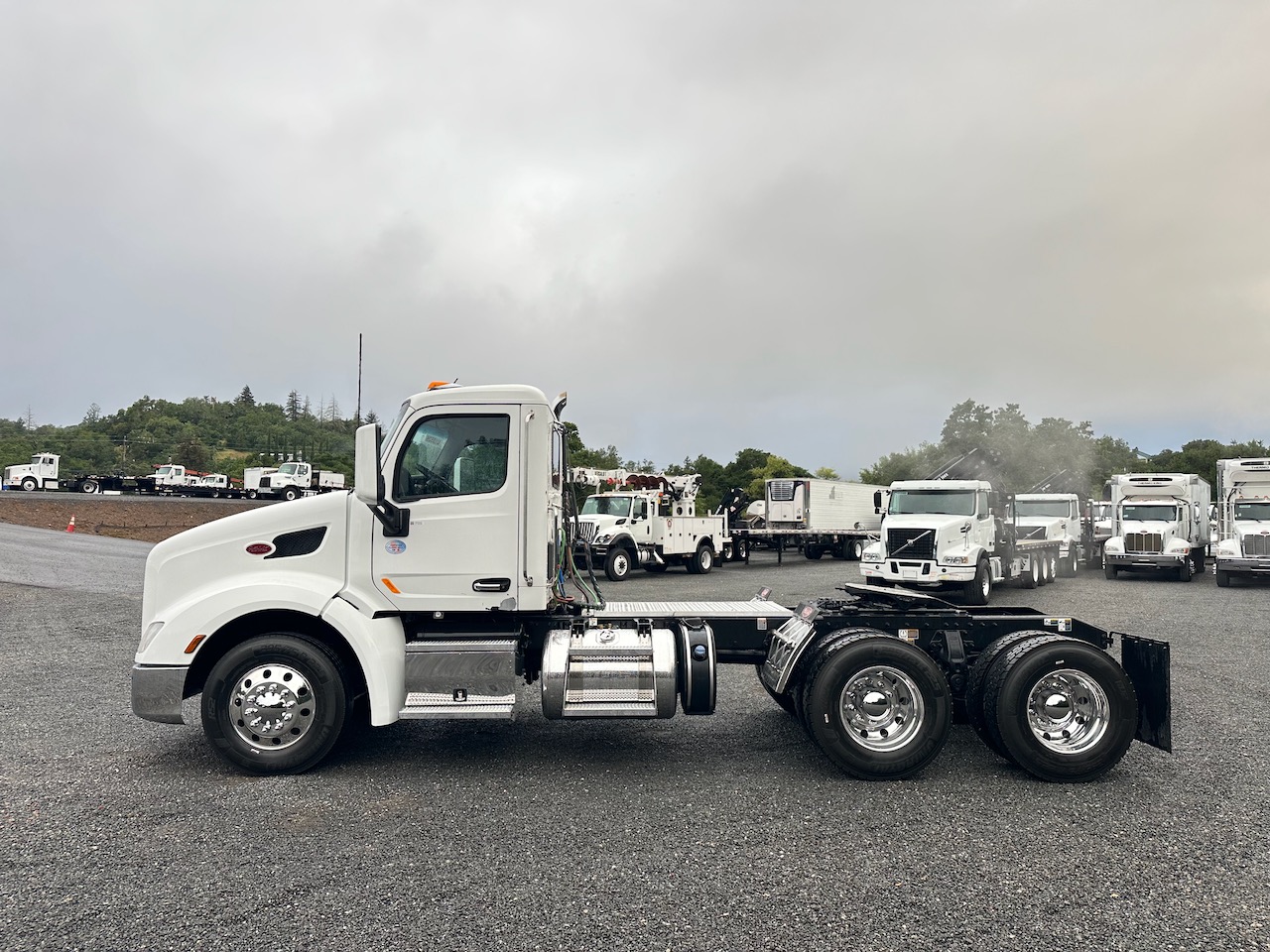 2020 Peterbilt 579 Day Cab with an X15 Engine | $49900 | Charter